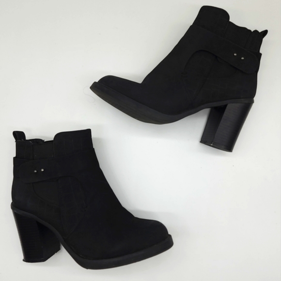 therapy Shoes - Aus 9 Therapy Black Faux Suede Snake Emboss Heeled Boot